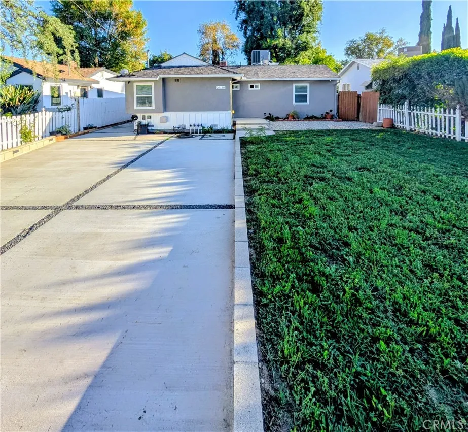 23130 Victory Woodland Hills, CA 91367