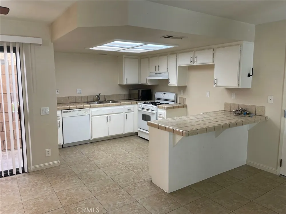 1739 W Avenue J-15 #6 Lancaster, CA 93534