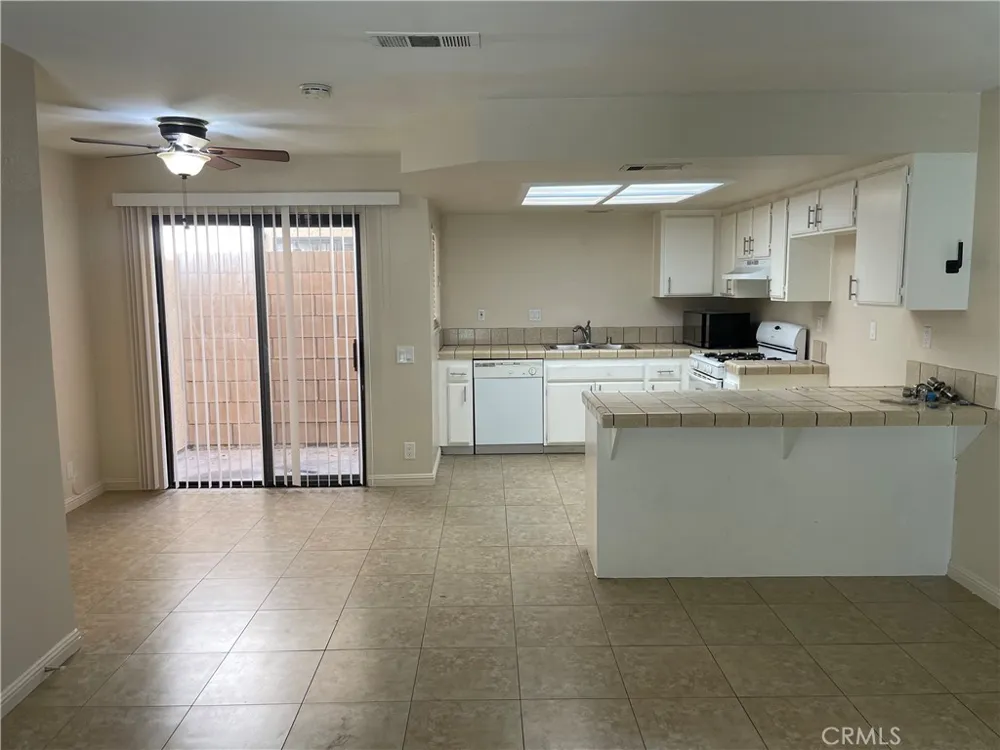 1739 W Avenue J-15 #6 Lancaster, CA 93534