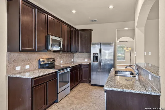 15950 Cardinal Pt Selma, TX 78154