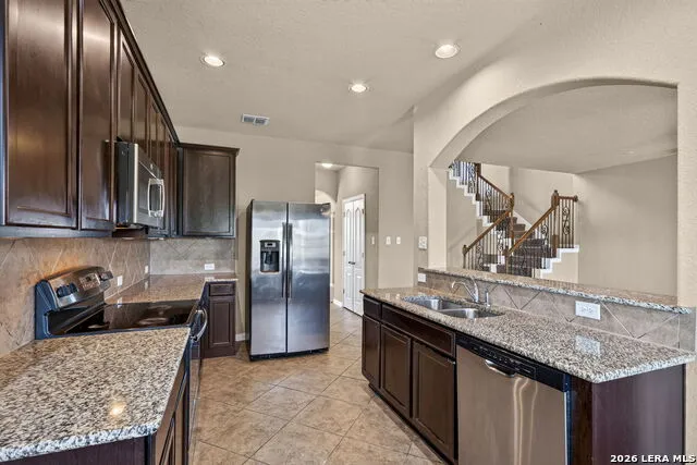 15950 Cardinal Pt Selma, TX 78154