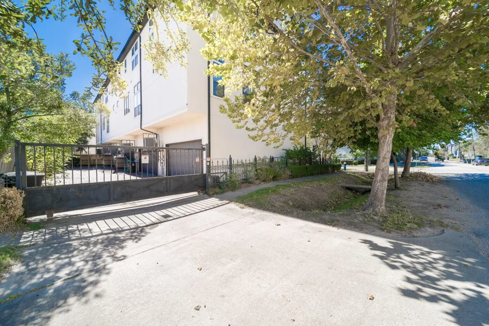 2426 Bevis Street Houston, TX 77008
