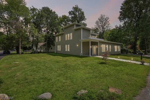 34 Gates Ave