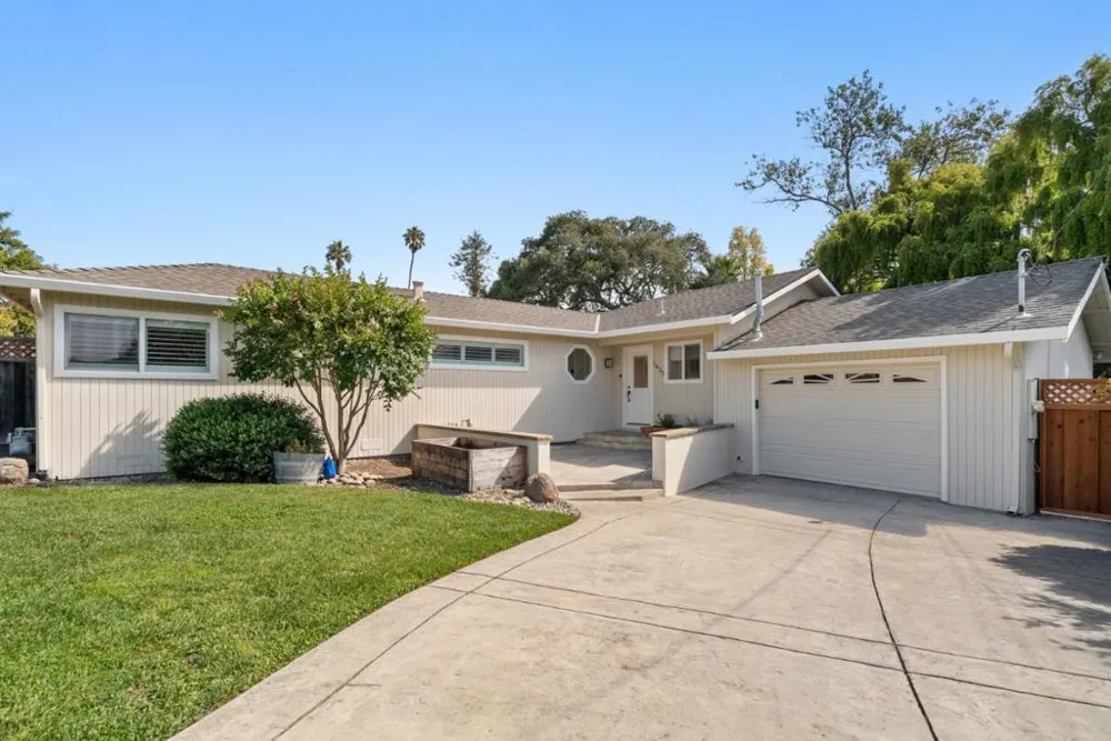 1435 Eastcrest Court Santa Cruz, CA 95062