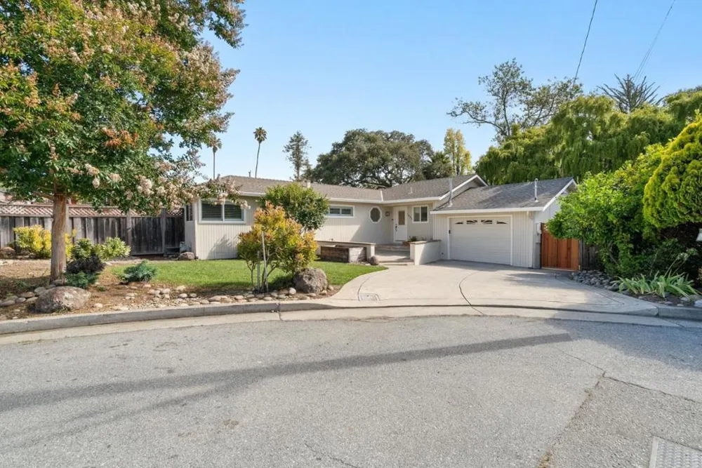 1435 Eastcrest Court Santa Cruz, CA 95062