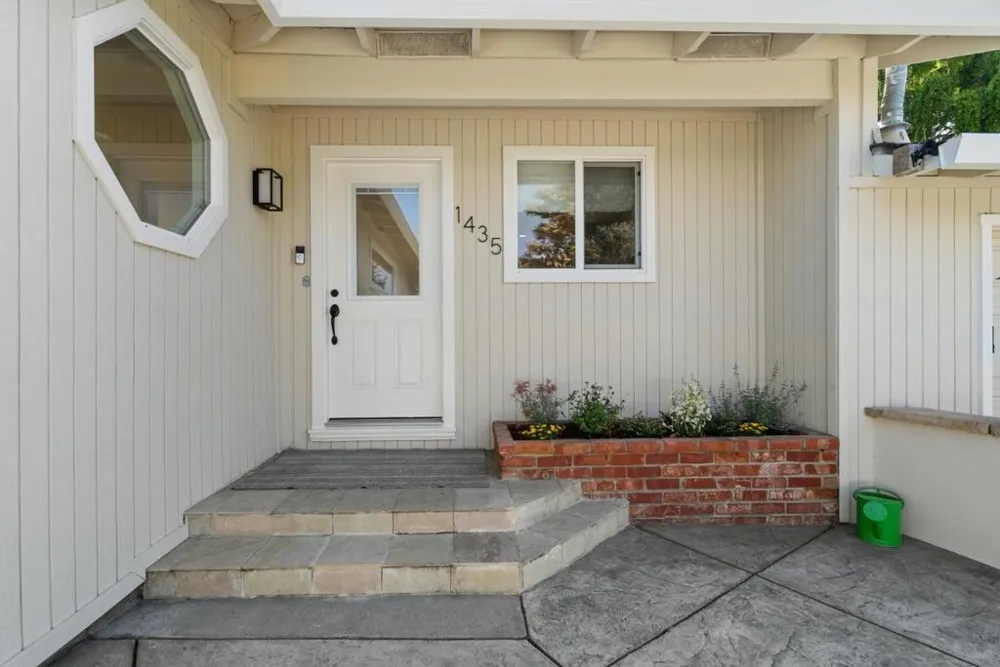 1435 Eastcrest Court Santa Cruz, CA 95062