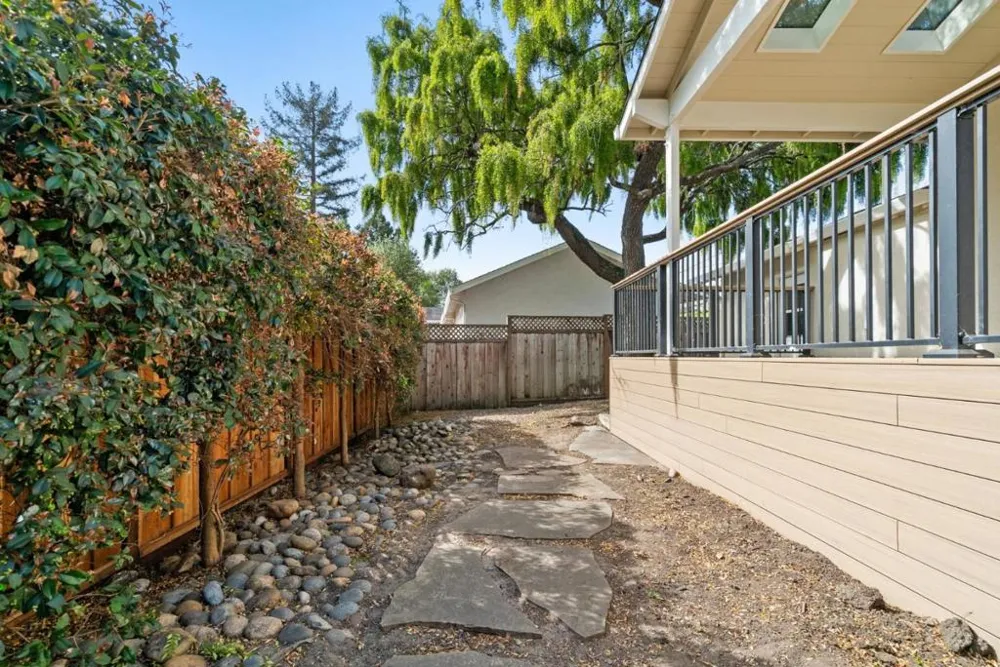 1435 Eastcrest Court Santa Cruz, CA 95062