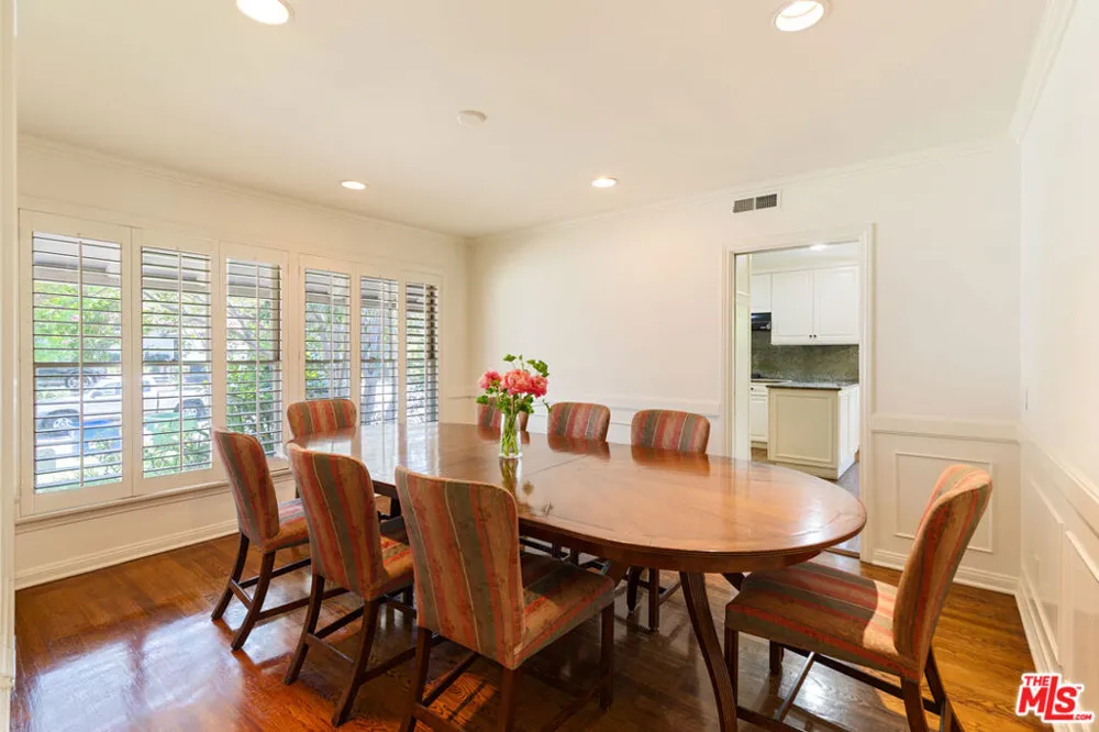 16011 Meadowcrest Road Sherman Oaks, CA 91403