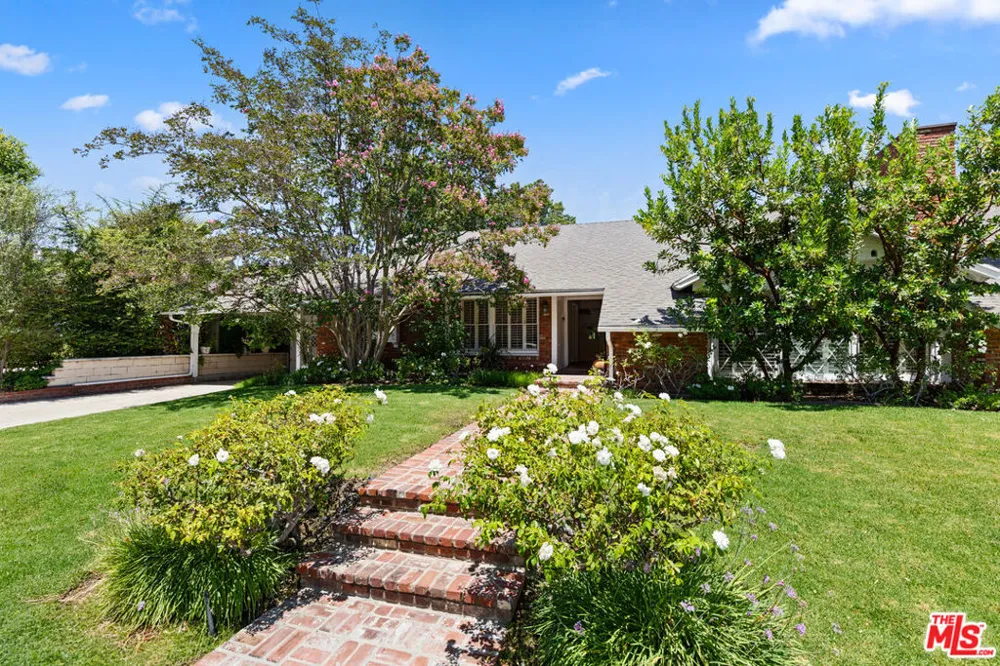 16011 Meadowcrest Road Sherman Oaks, CA 91403