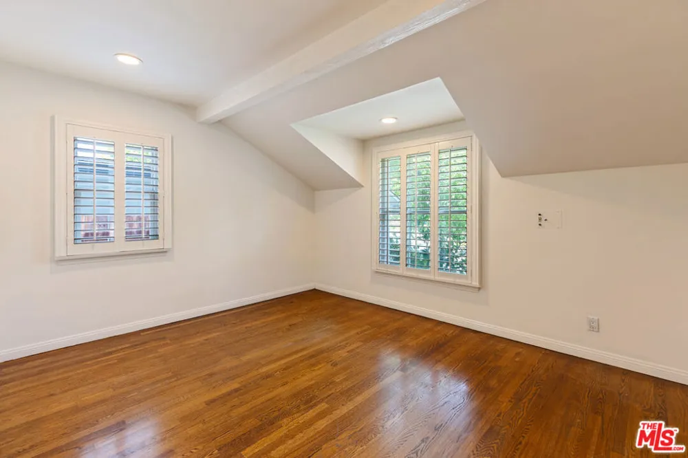 16011 Meadowcrest Road Sherman Oaks, CA 91403