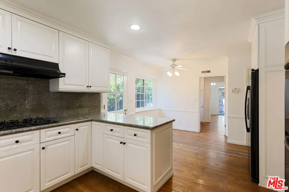 16011 Meadowcrest Road Sherman Oaks, CA 91403