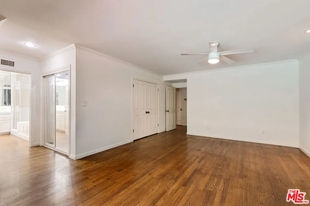 16011 Meadowcrest Road Sherman Oaks, CA 91403