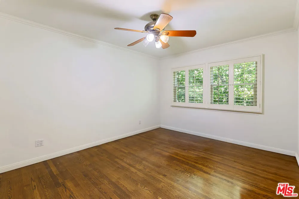 16011 Meadowcrest Road Sherman Oaks, CA 91403