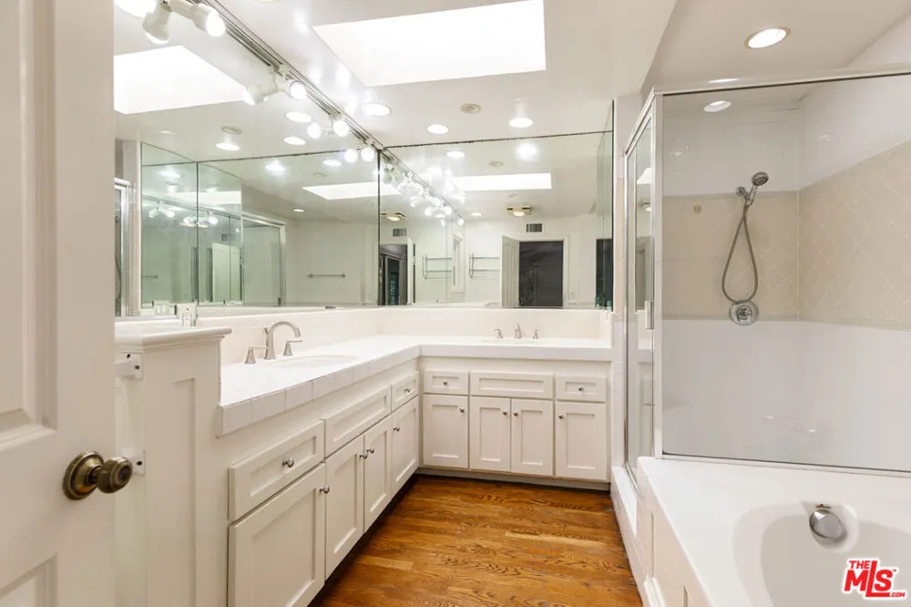 16011 Meadowcrest Road Sherman Oaks, CA 91403