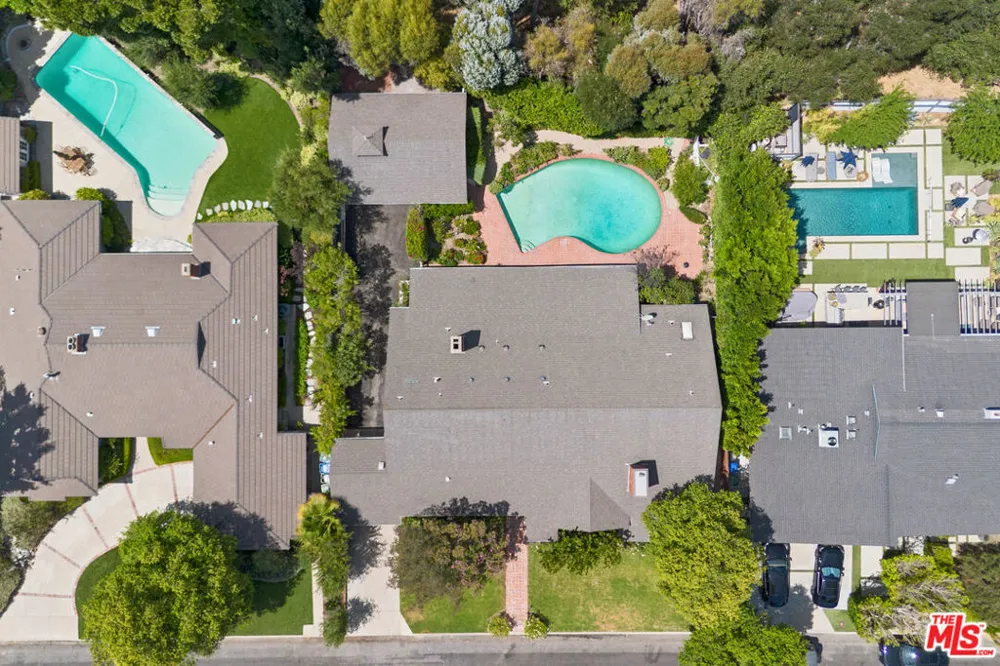 16011 Meadowcrest Road Sherman Oaks, CA 91403