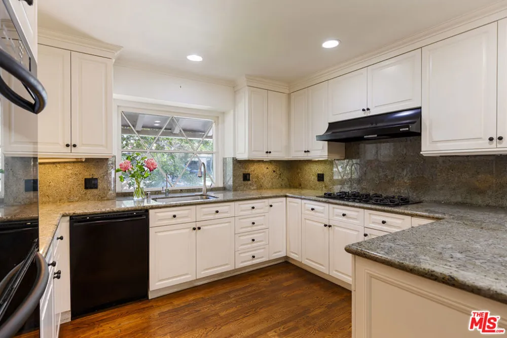 16011 Meadowcrest Road Sherman Oaks, CA 91403