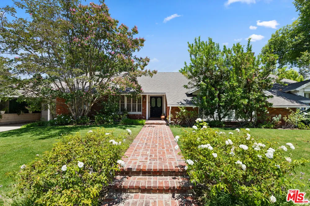 16011 Meadowcrest Road Sherman Oaks, CA 91403