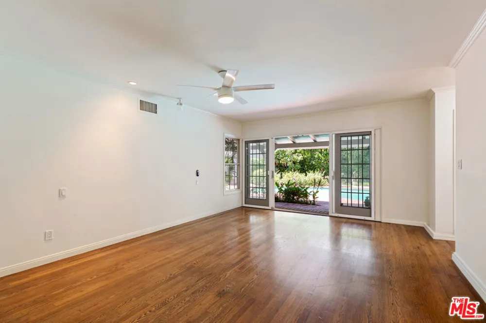 16011 Meadowcrest Road Sherman Oaks, CA 91403