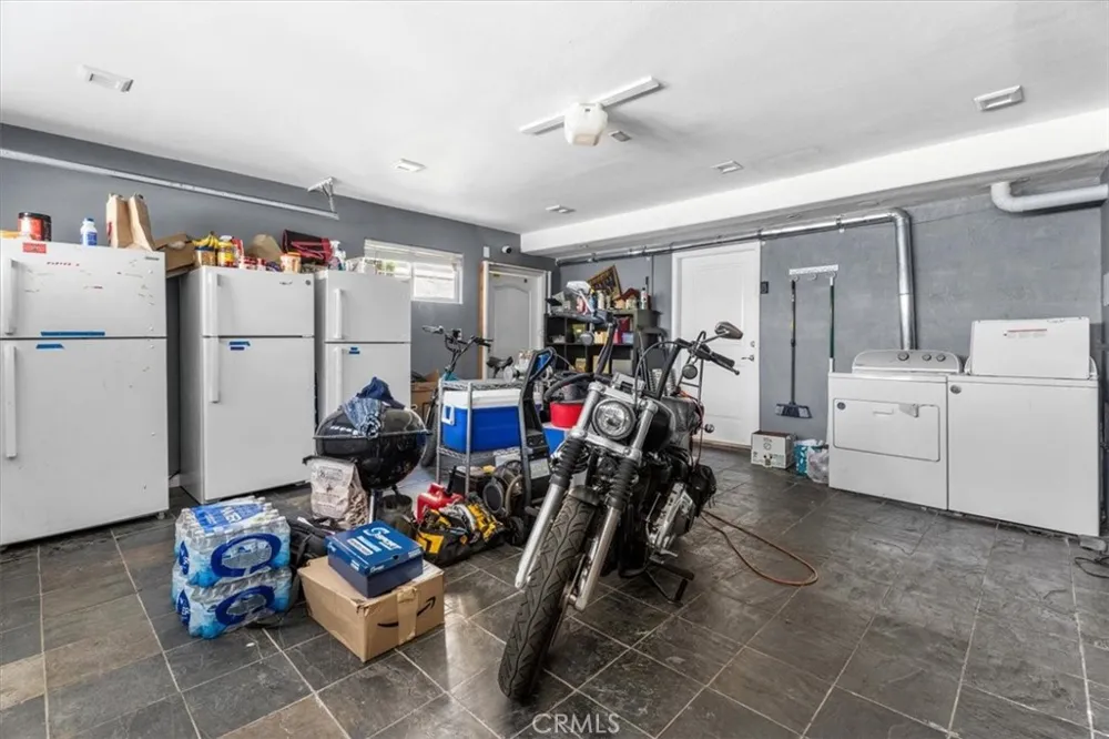 6924 Gaviota Avenue Van Nuys, CA 91406