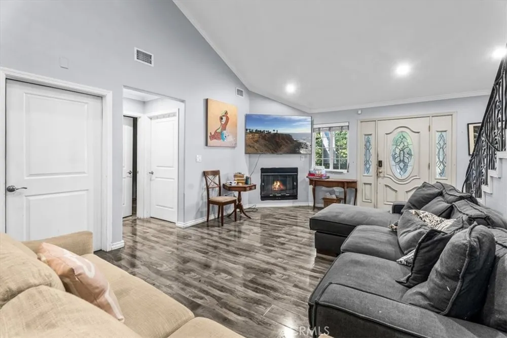 6924 Gaviota Avenue Van Nuys, CA 91406