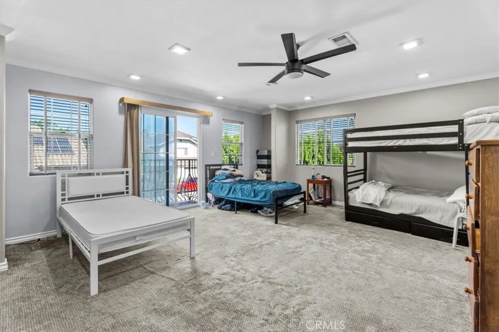 6924 Gaviota Avenue Van Nuys, CA 91406