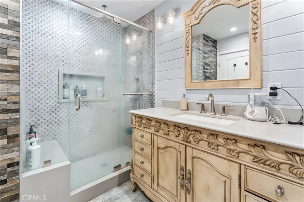 6924 Gaviota Avenue Van Nuys, CA 91406