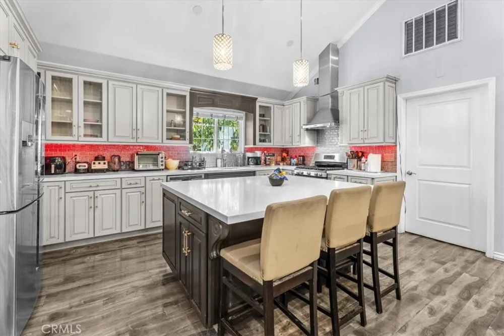6924 Gaviota Avenue Van Nuys, CA 91406