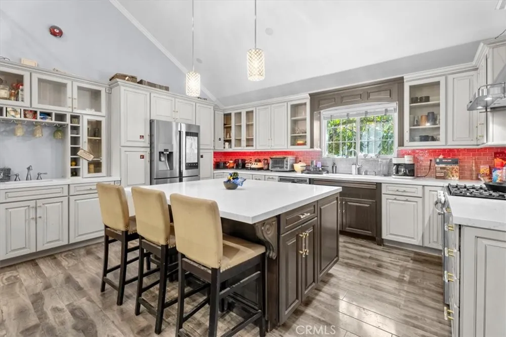 6924 Gaviota Avenue Van Nuys, CA 91406