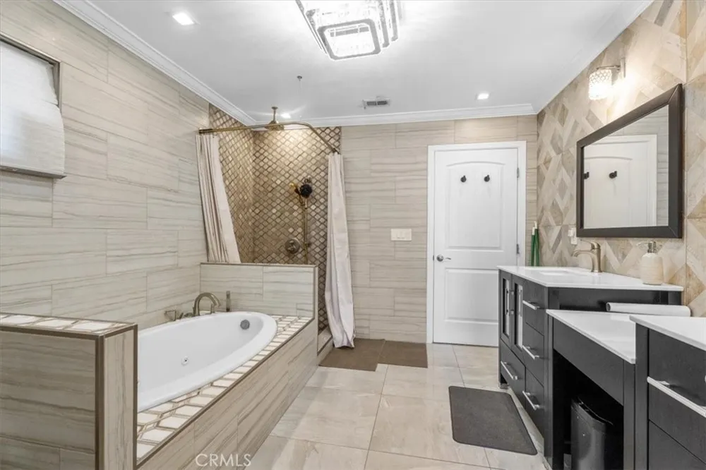 6924 Gaviota Avenue Van Nuys, CA 91406