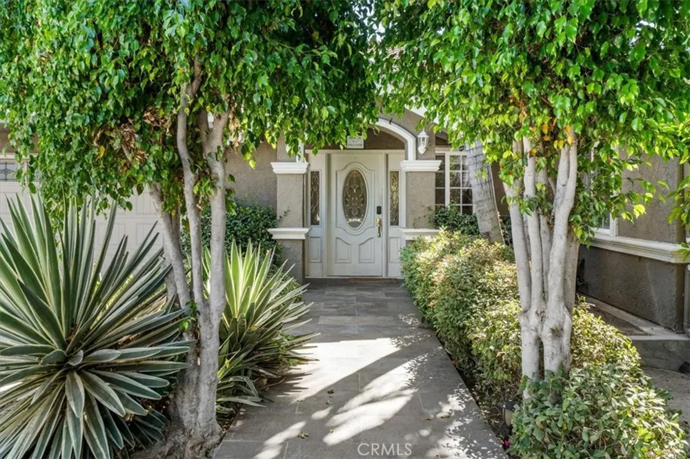 6924 Gaviota Avenue Van Nuys, CA 91406
