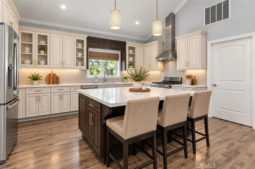 6924 Gaviota Avenue Van Nuys, CA 91406