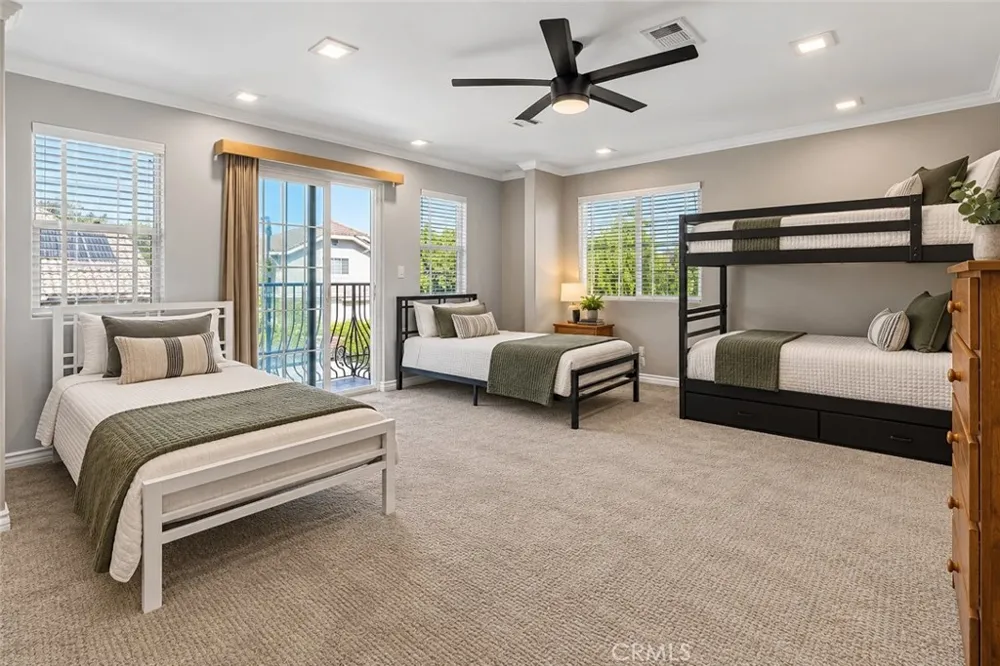 6924 Gaviota Avenue Van Nuys, CA 91406