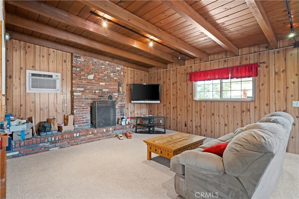 317 S Gardenglen Street West Covina, CA 91790