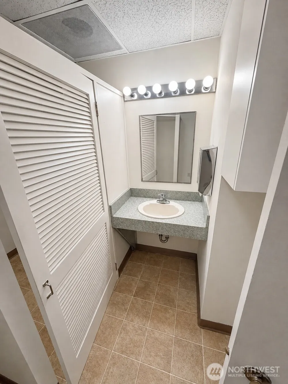 2225 4th Avenue #C200 Seattle, WA 98121