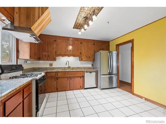 10355 W 13th Place Lakewood, CO 80215