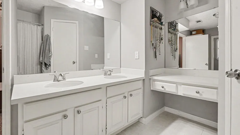 705 Meadowlark Lane Baytown, TX 77521