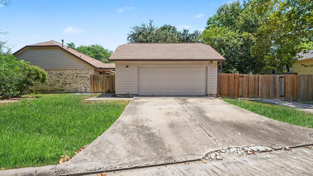705 Meadowlark Lane Baytown, TX 77521