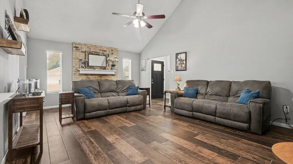 705 Meadowlark Lane Baytown, TX 77521