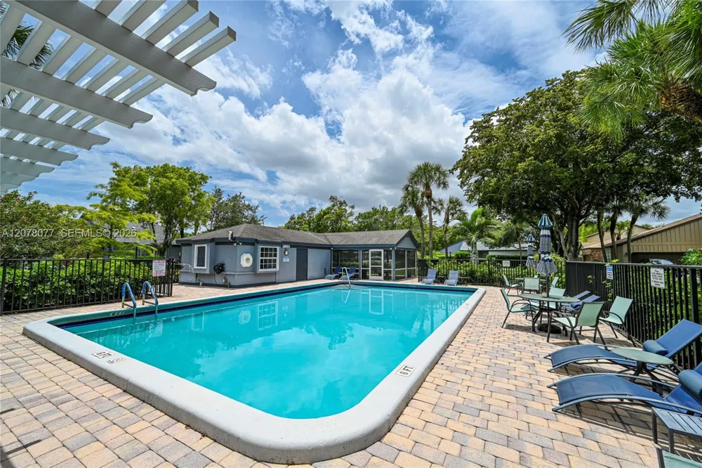 6526 Windsor Dr Parkland, FL 33067