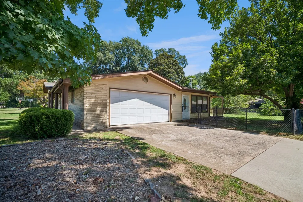 5247 S Columbia Avenue Tulsa, OK 74105