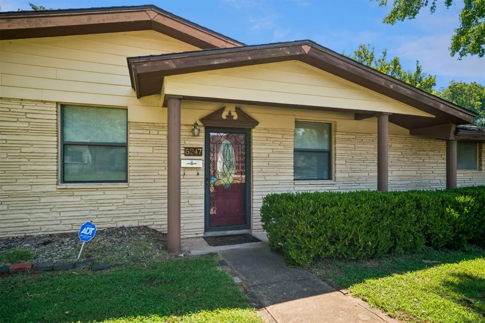 5247 S Columbia Avenue Tulsa, OK 74105
