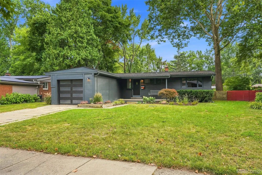 1011 Brooklawn Drive Troy City, MI 48084
