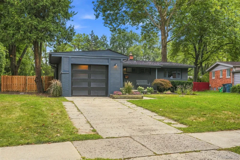 1011 Brooklawn Drive Troy City, MI 48084