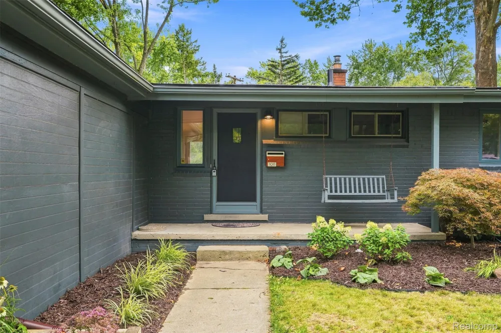 1011 Brooklawn Drive Troy City, MI 48084
