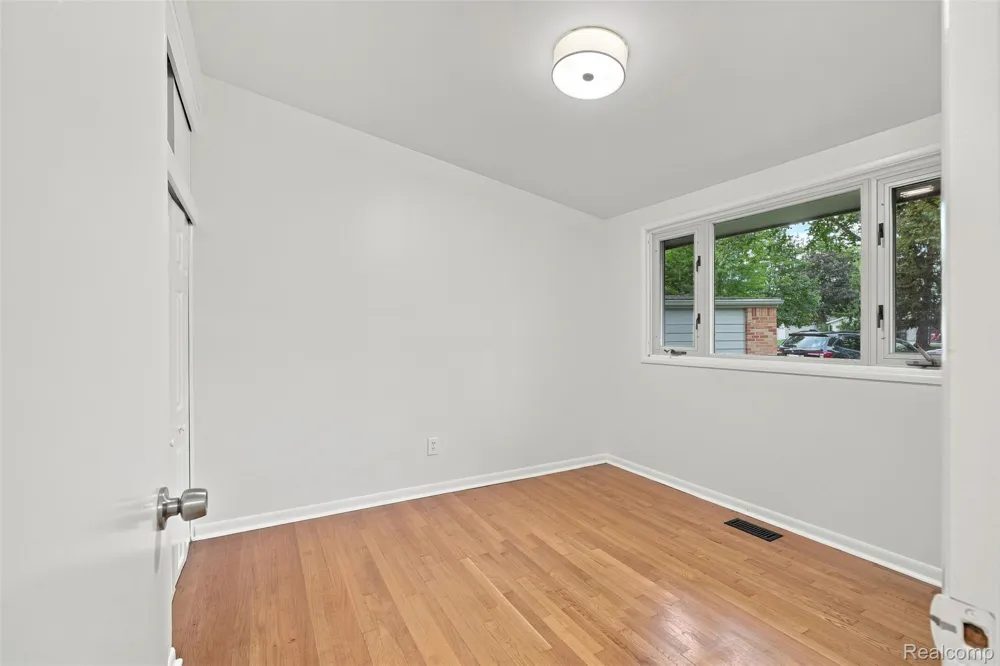 1011 Brooklawn Drive Troy City, MI 48084