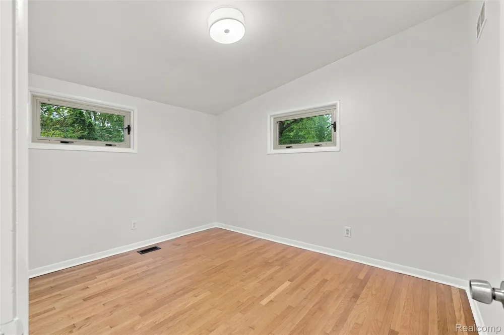 1011 Brooklawn Drive Troy City, MI 48084