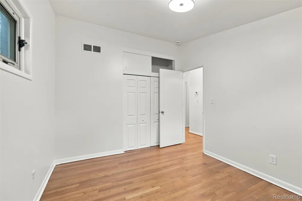 1011 Brooklawn Drive Troy City, MI 48084