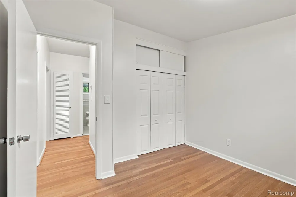1011 Brooklawn Drive Troy City, MI 48084