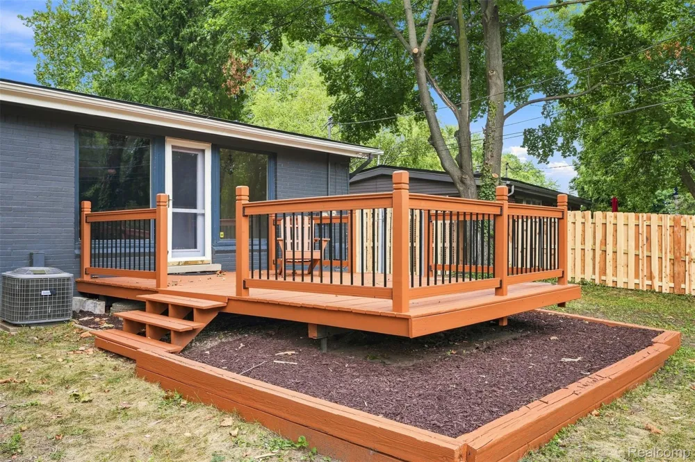 1011 Brooklawn Drive Troy City, MI 48084