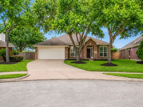 8823 Saratoga Drive